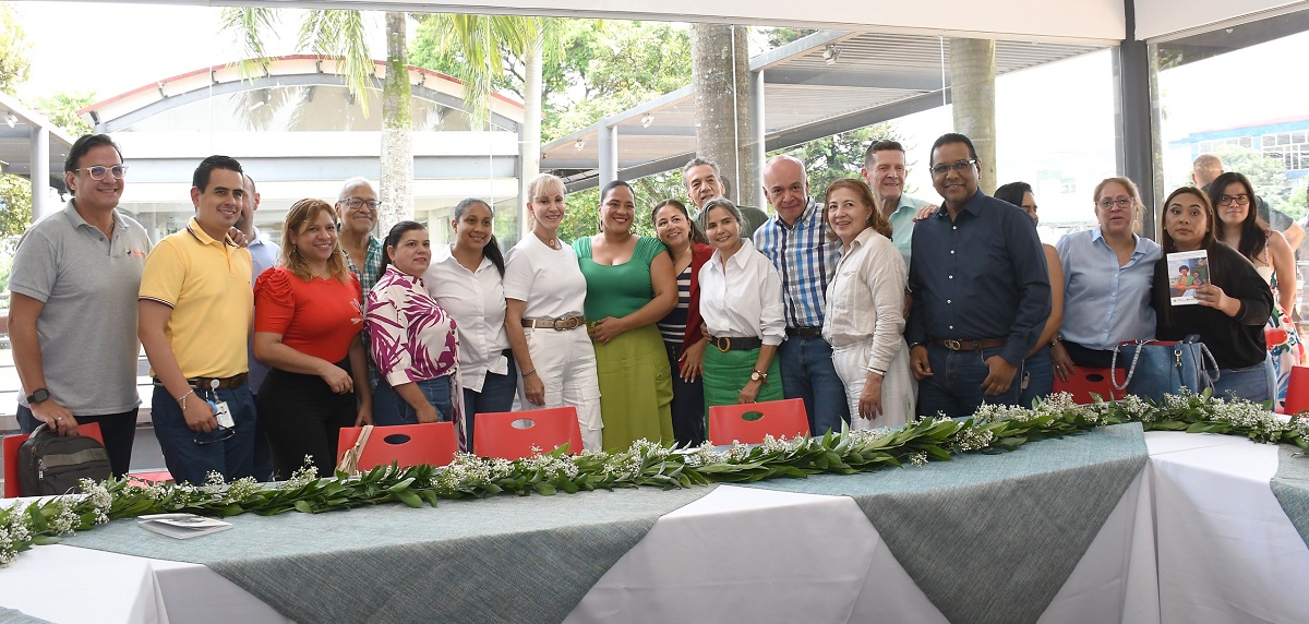 Promover la lectura y fortalecer las competencias comunicativas UN COMPROMISO DE GOBIERNO CON CULTURA Y BIBLIOVALLE, AL CUAL SE SUMA LA ASAMBLEA
